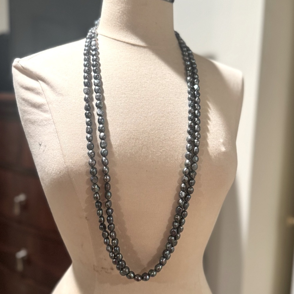 Long pearl/ stone necklace